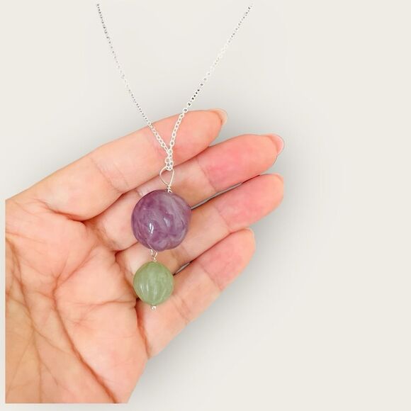 Large round Carved amethyst pendant set in silver plus matching necklace - Picture 3 of 7